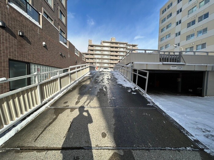 物件外観写真5　(駐車場)