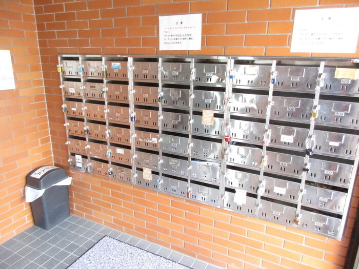 物件外観写真6　(エントランス部分)