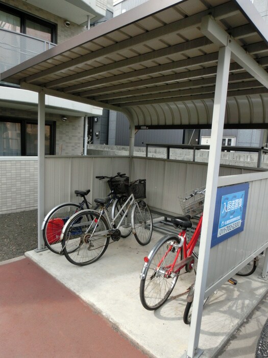 物件外観写真3　(駐輪場)