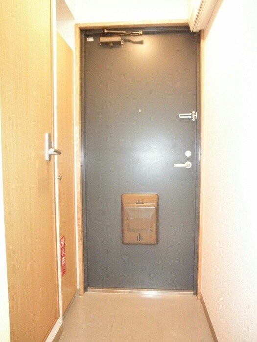 物件内観写真12　(玄関)