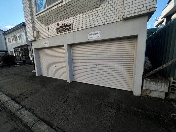 物件外観写真4　(駐車場)