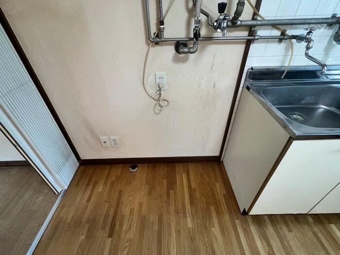 物件内観写真16　(洗濯機置場)