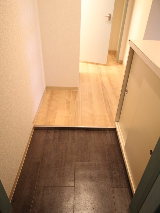 物件内観写真18　(玄関)