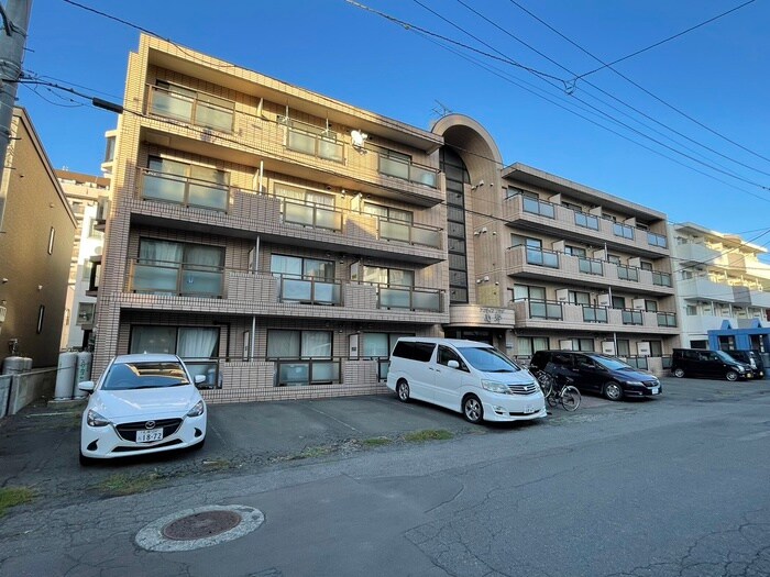 物件外観写真6　(駐車場)