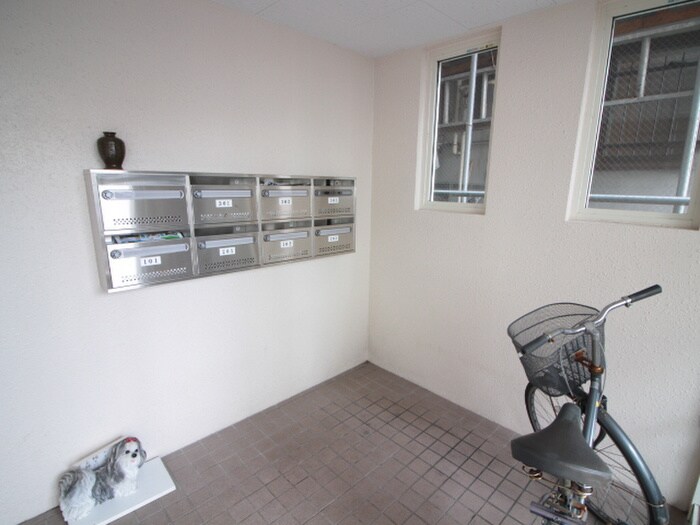 物件外観写真4　(エントランス部分)