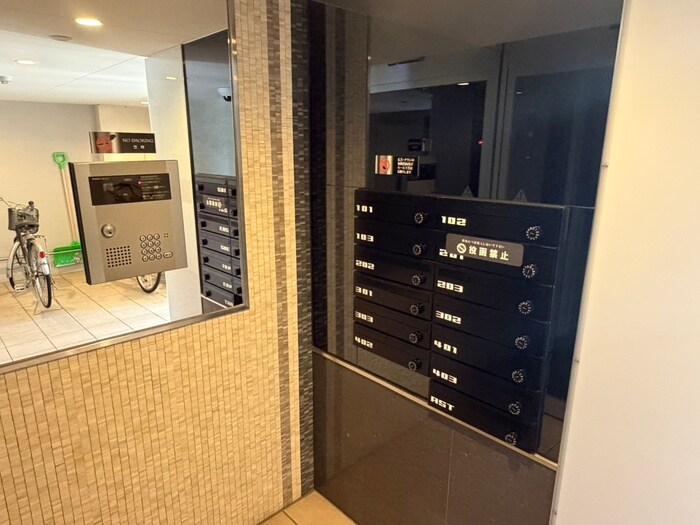 物件外観写真3　(エントランス部分)