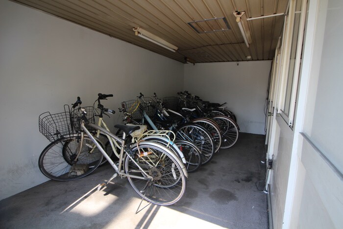 物件外観写真5　(駐輪場)