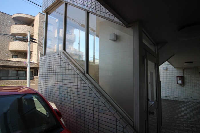物件外観写真6　(エントランス部分)