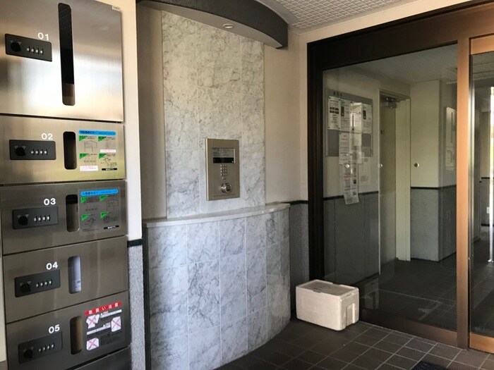 物件外観写真3　(エントランス部分)