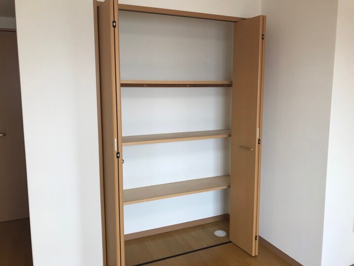 物件内観写真10　(収納)