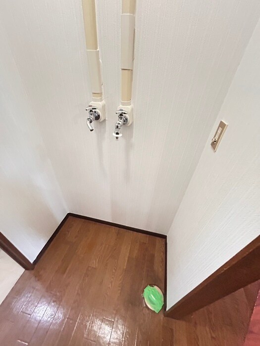 物件内観写真16　(洗濯機置場)