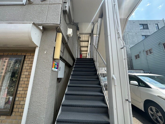 物件外観写真3　(エントランス部分)