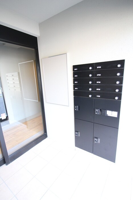 物件外観写真6　(エントランス部分)