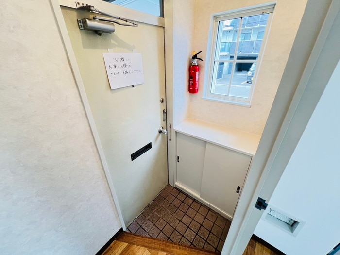 物件内観写真16　(玄関)