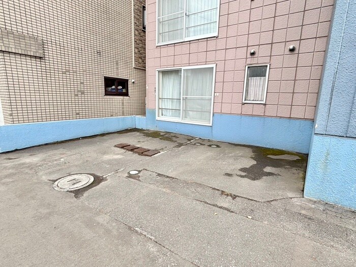 物件外観写真4　(駐車場)