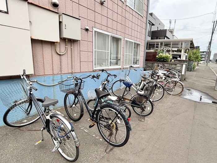 物件外観写真5　(駐輪場)