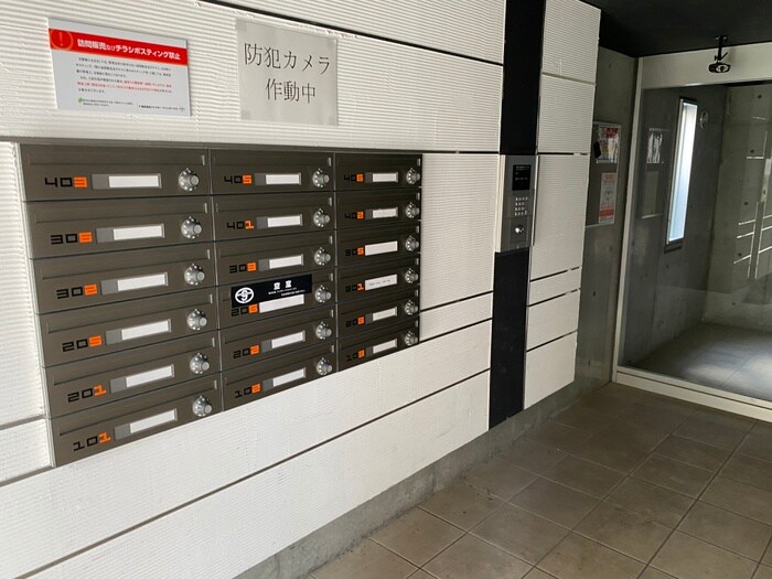 物件外観写真4　(エントランス部分)