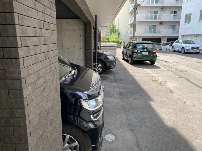 物件外観写真6　(駐車場)