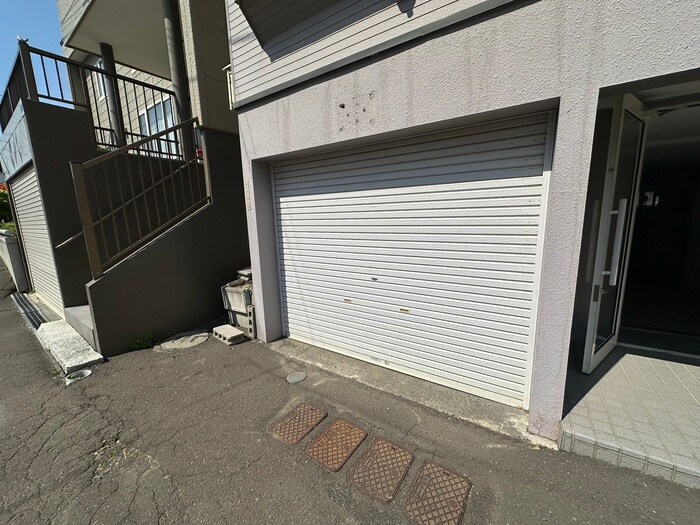 物件外観写真3　(駐車場)