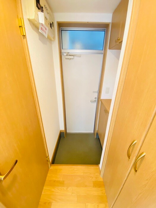 物件内観写真16　(玄関)