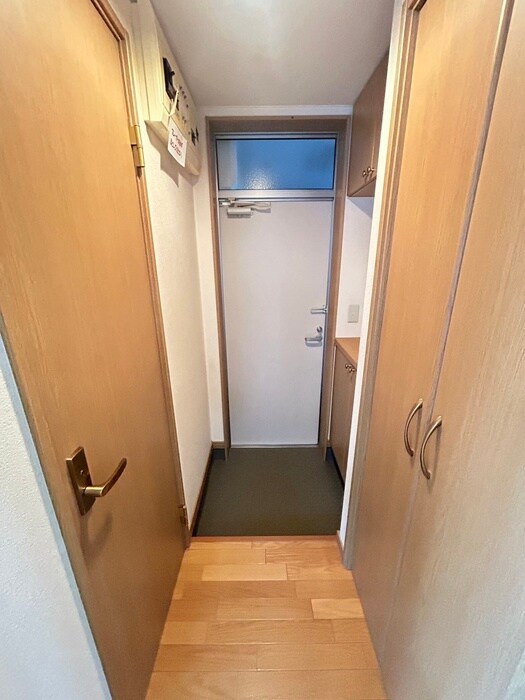 物件内観写真18　(玄関)