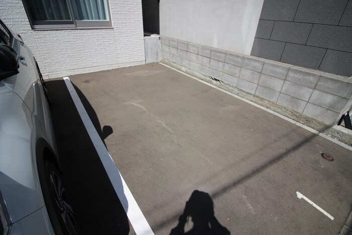 物件外観写真3　(駐車場)