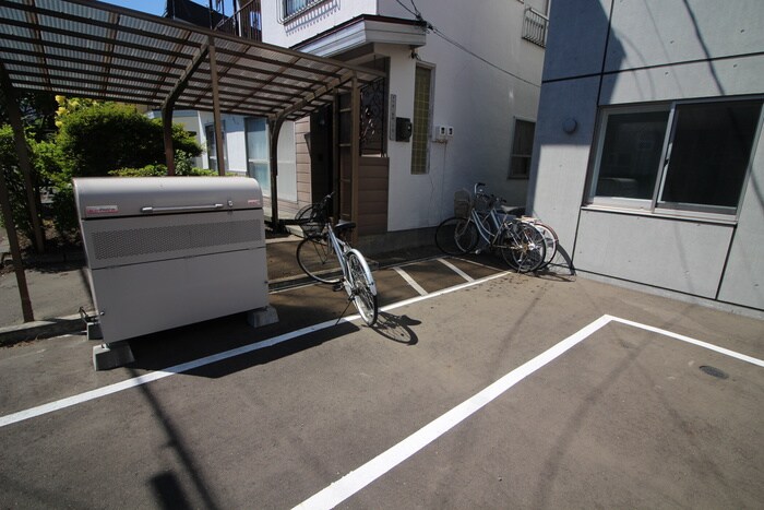 物件外観写真4　(駐輪場)