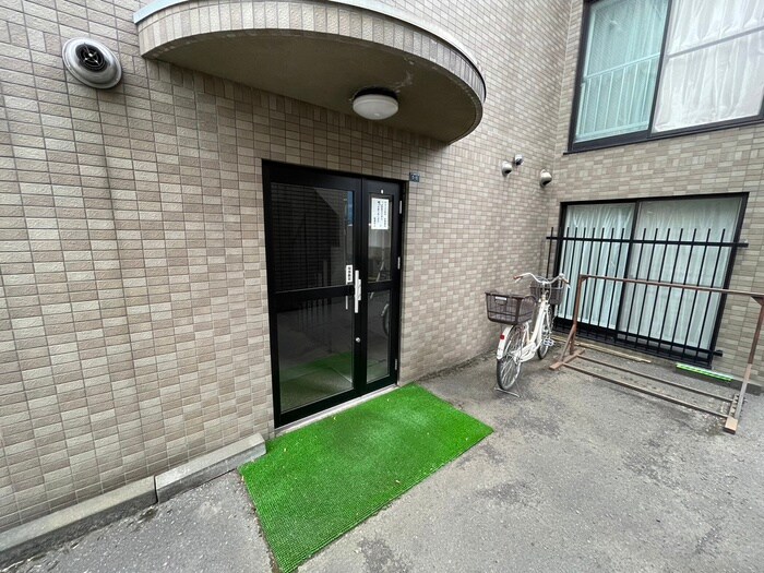 物件外観写真5　(エントランス部分)