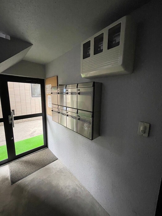 物件外観写真6　(エントランス部分)