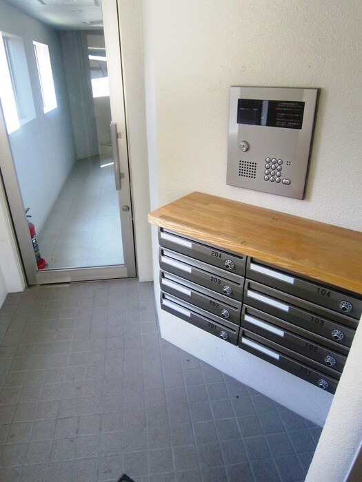 物件外観写真3　(エントランス部分)