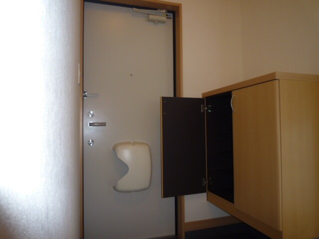 物件内観写真14　(玄関)