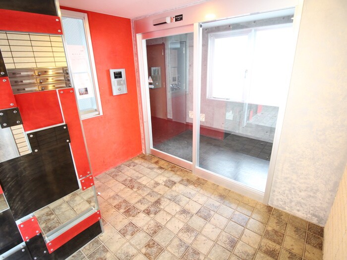 物件外観写真5　(エントランス部分)