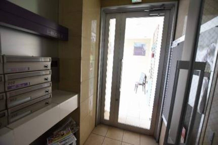 物件外観写真4　(エントランス部分)