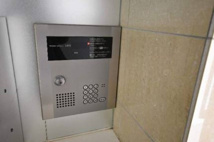 物件外観写真5　(エントランス部分)