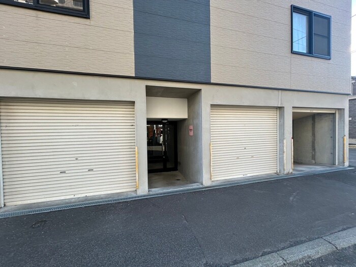 物件外観写真3　(駐車場)