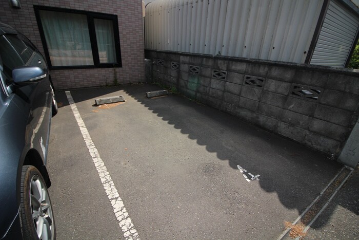 物件外観写真4　(駐車場)