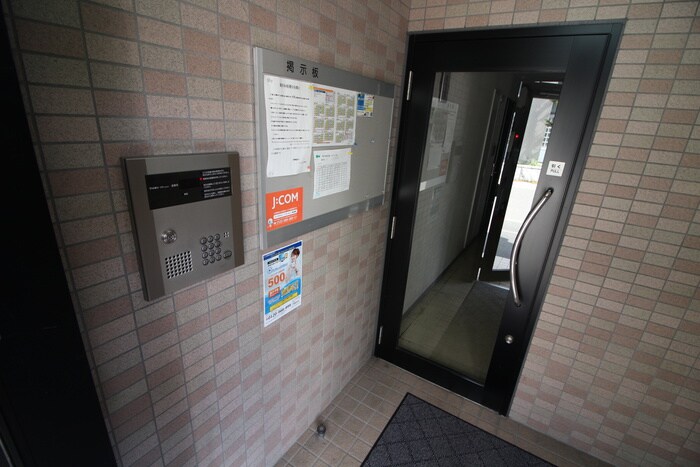物件外観写真5　(エントランス部分)