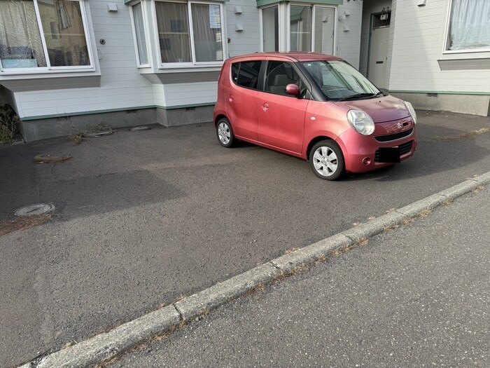 物件外観写真5　(駐車場)