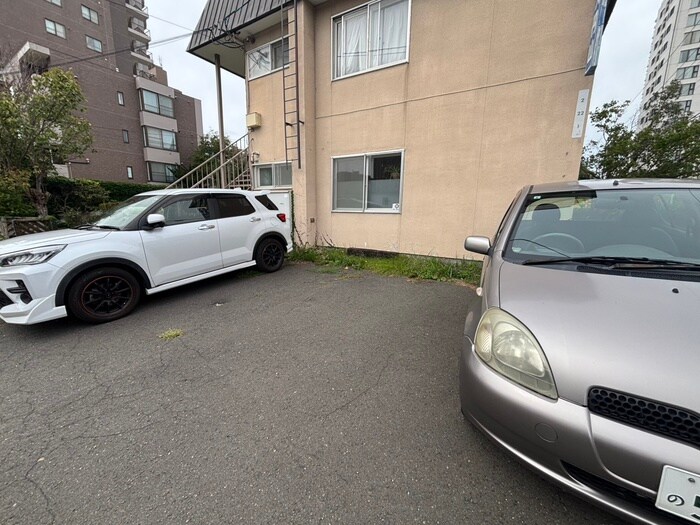 物件外観写真5　(駐車場)