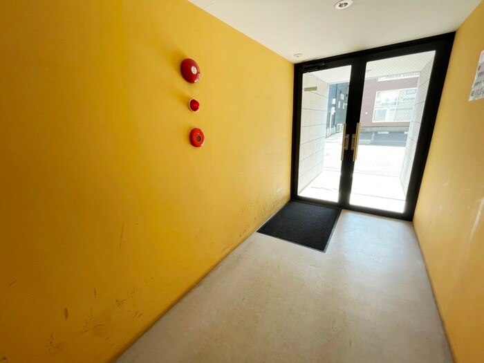 物件外観写真5　(エントランス部分)