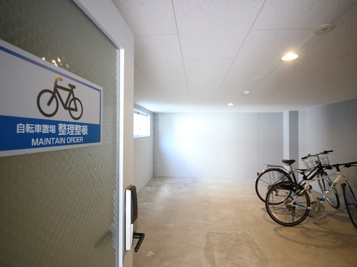 物件外観写真4　(駐輪場)