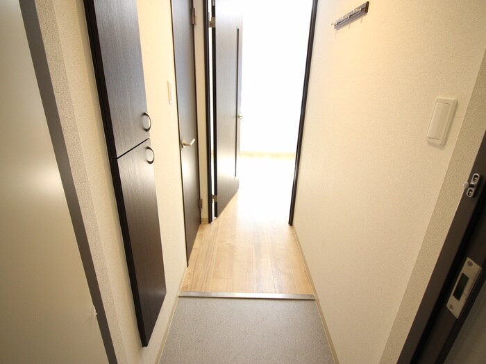 物件内観写真18　(玄関)