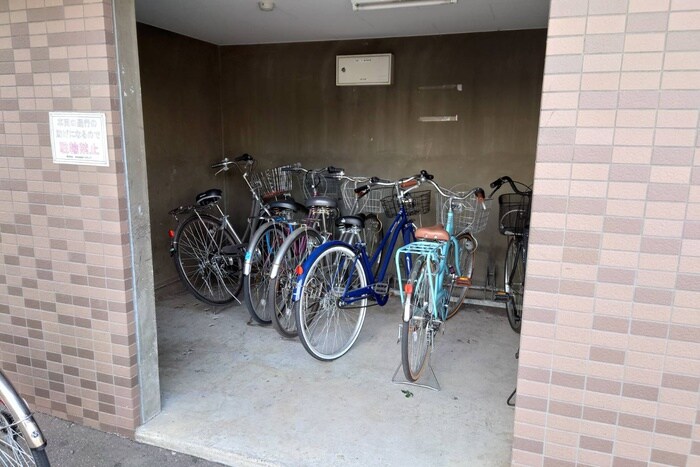 物件外観写真6　(駐輪場)