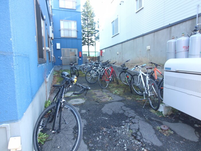 物件外観写真4　(駐輪場)