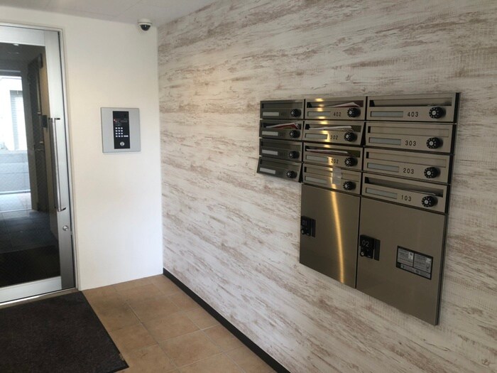 物件外観写真4　(エントランス部分)