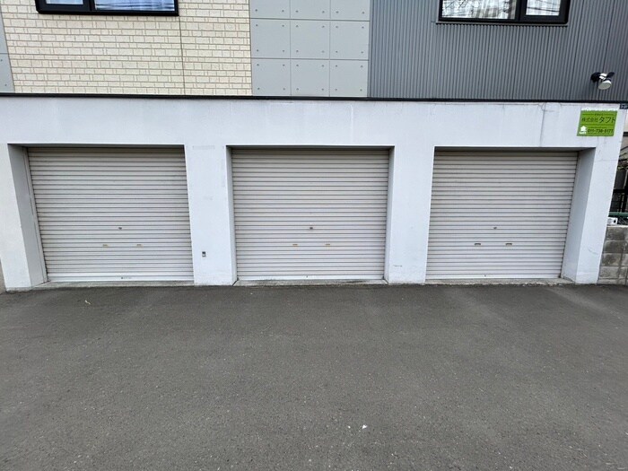 物件外観写真4　(駐車場)