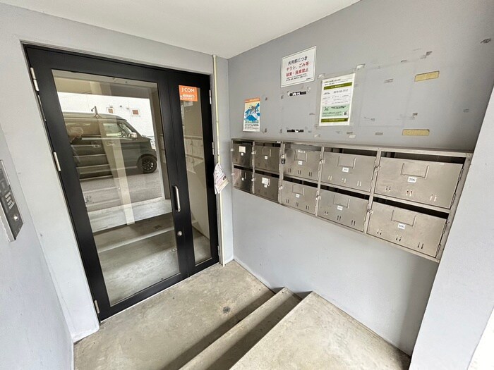 物件外観写真5　(エントランス部分)