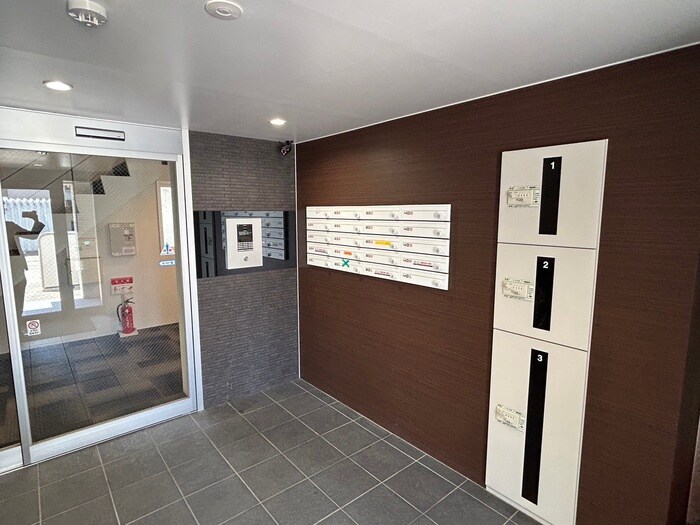 物件外観写真4　(エントランス部分)