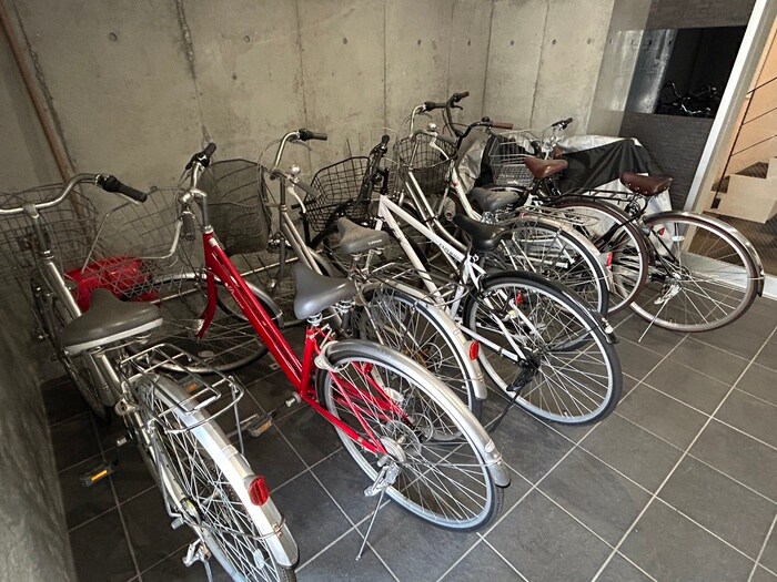 物件外観写真6　(駐輪場)