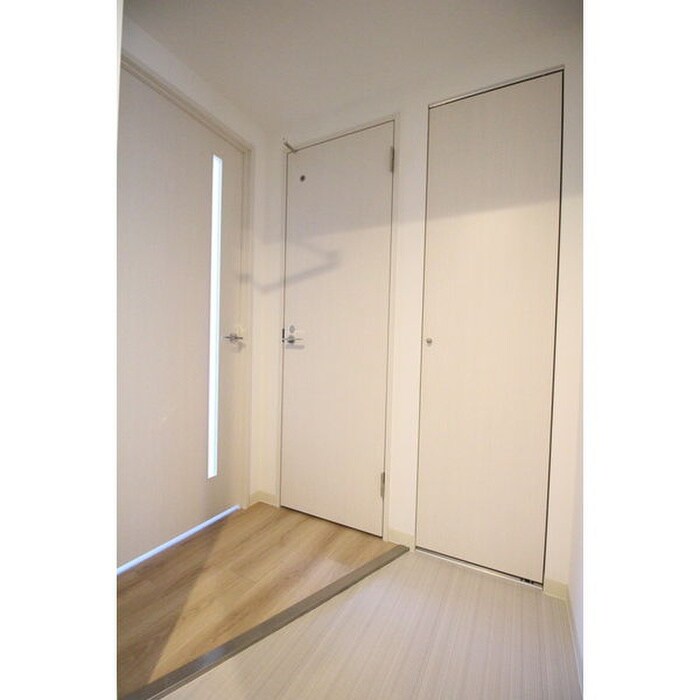 物件内観写真13　(玄関)